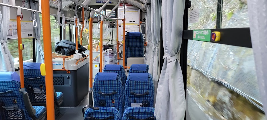 バスの車内