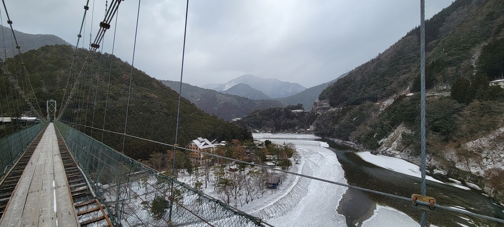「奈良県十津川村にある谷瀬の吊り橋」