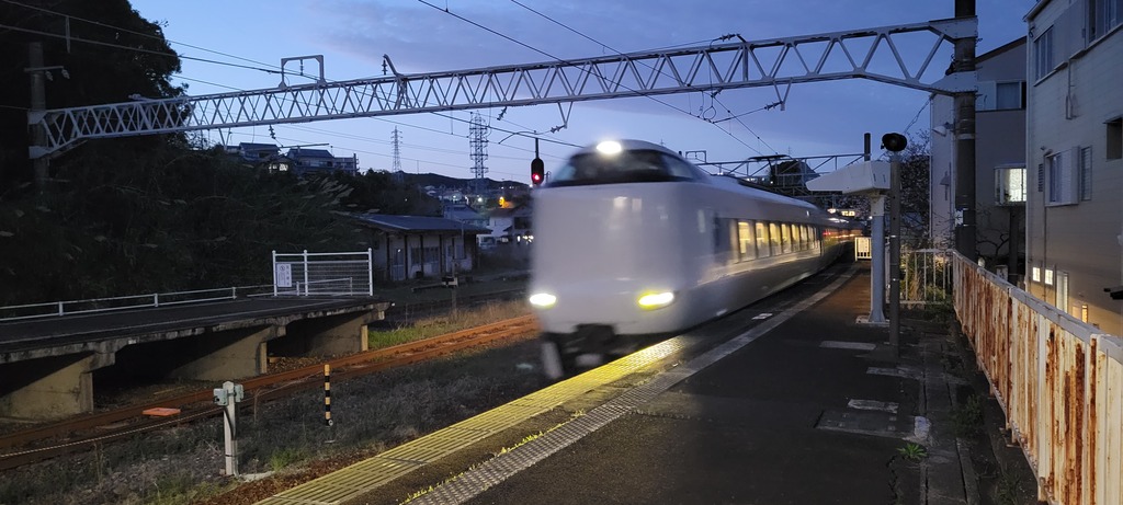串本駅と特急くろしお