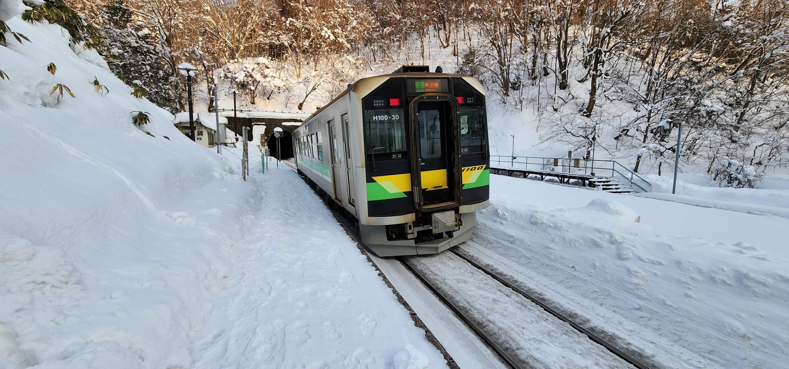 小幌駅とH100
