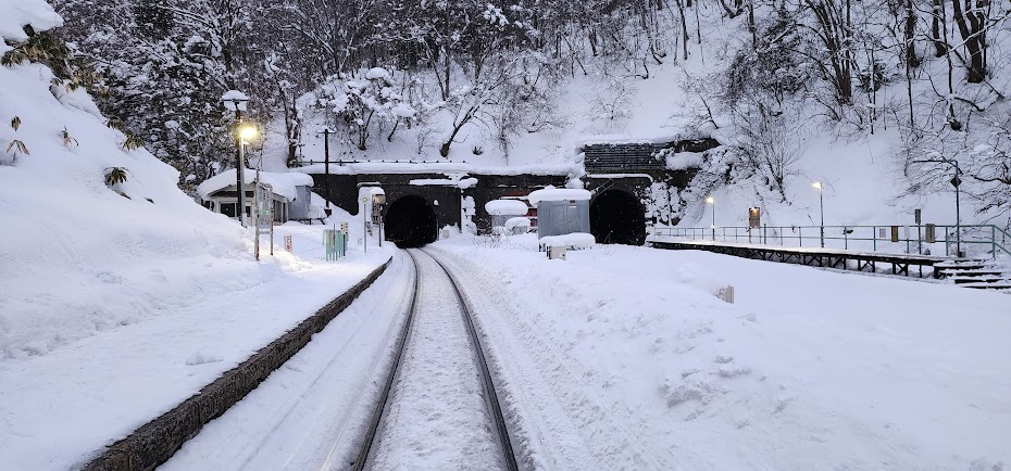 小幌駅よりトンネルを望む