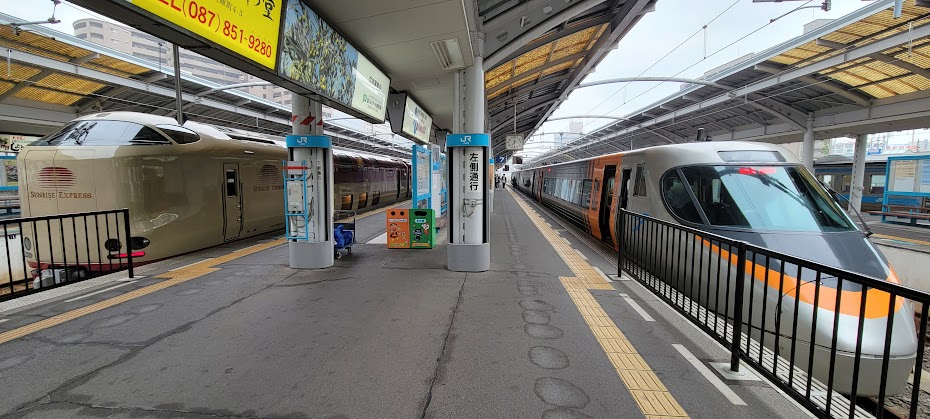 高松駅に到着したサンライズ瀬戸