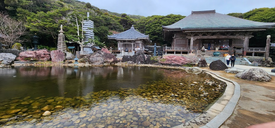 金剛福寺の美しい回遊式庭園