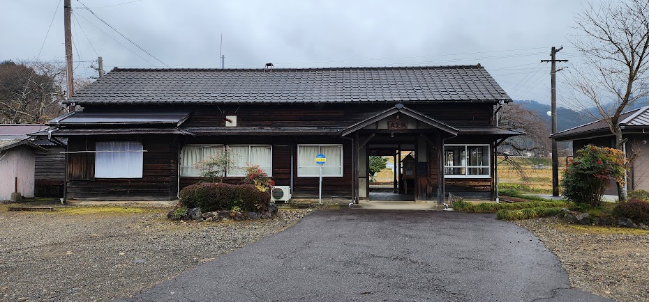 大矢駅の木造駅舎