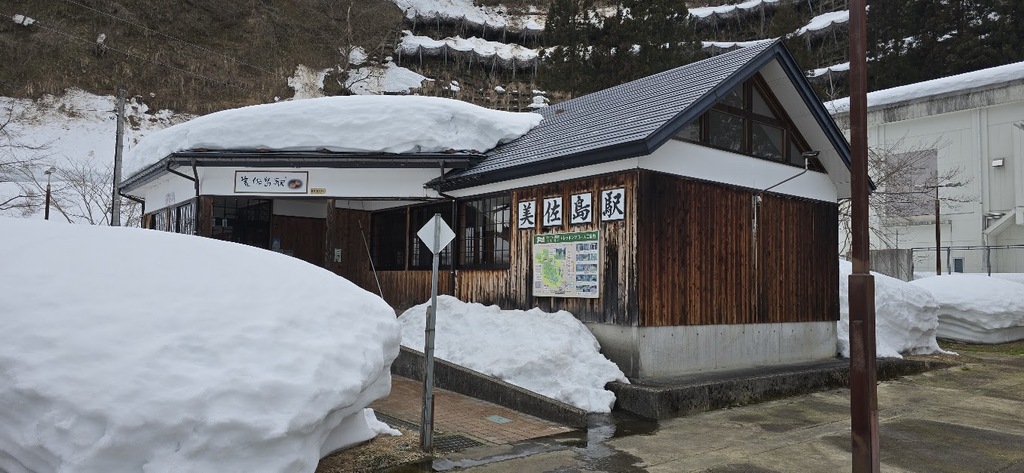 豪雪の美佐島駅駅舎