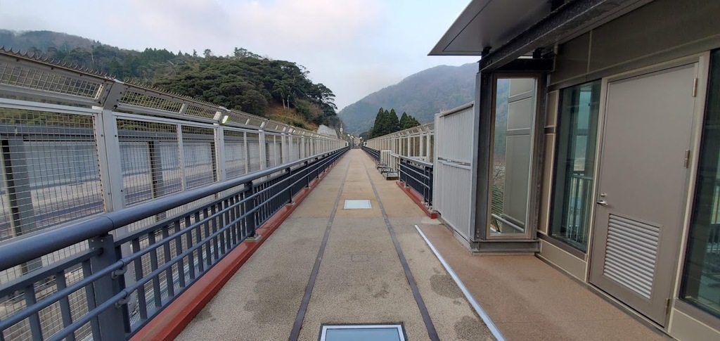 あまるべ空の駅のグレーチングから見下ろすスリル満点の景色